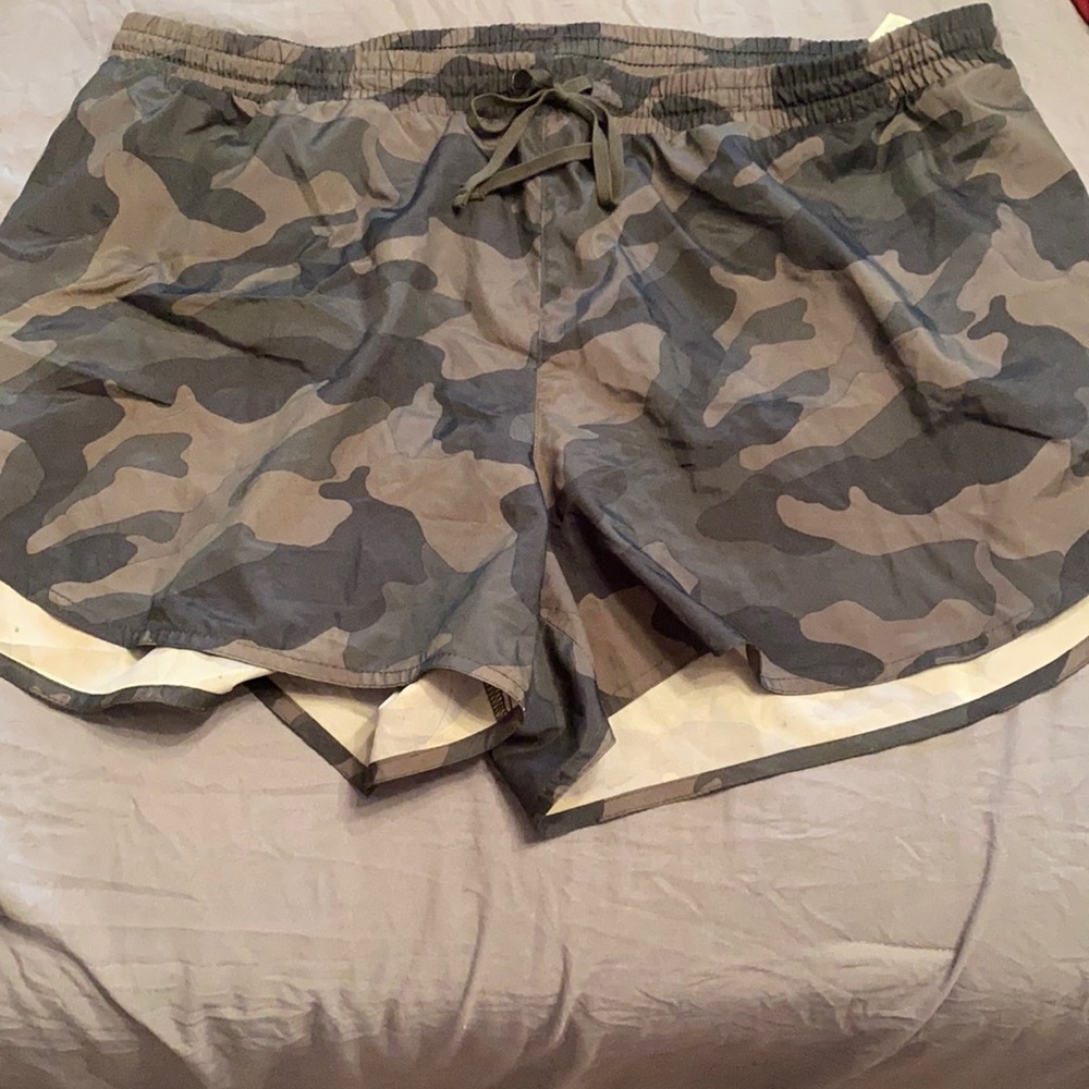 Old navy gym shorts camo print size xlarge